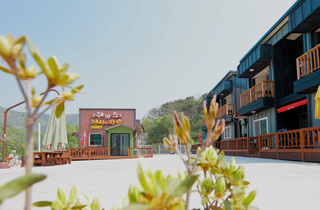 LAKE PENSION|전원 속에서 만나는 신축 펜션의 여유와 편안함