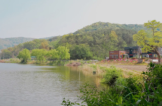 LAKE PENSION|모든 객실에서 펼쳐지는 저수지의 절경, 자연 속 힐링을 경험하세요